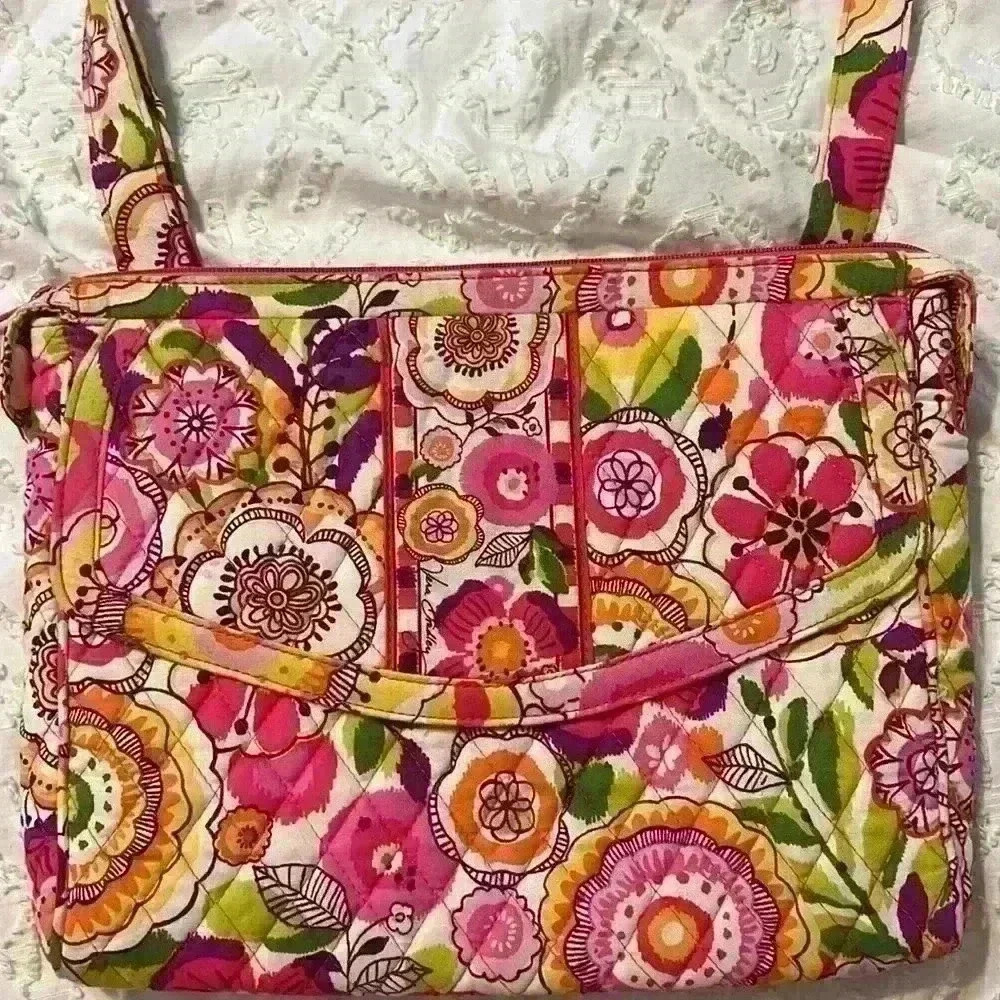 Vera Bradley purse with adjustable shoulder strap - Picture 5 of 8